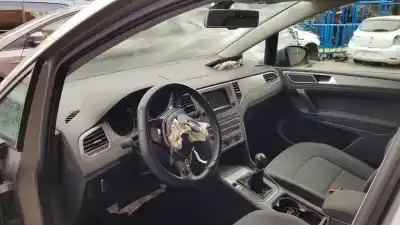 Véhicule à la ferraille volkswagen golf vii sportsvan 2.0 tdi de l'année 2014 alimenté crl
