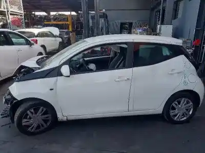 Vehicul casat toyota aygo 1.0 cat al anului 2015 alimentat 1krfe