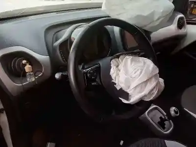 Vehicul casat toyota aygo 1.0 cat al anului 2015 alimentat 1krfe