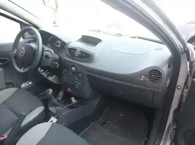 Veículo de Sucata renault clio iii authentique do ano 2009 alimentado d4f740