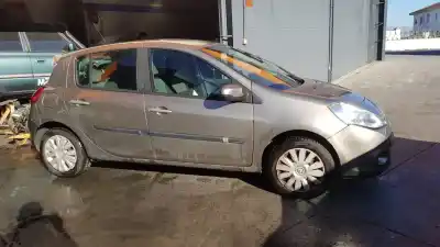 Veículo de Sucata RENAULT CLIO III 1.5 dCi Diesel CAT do ano 2009 alimentado K9K766