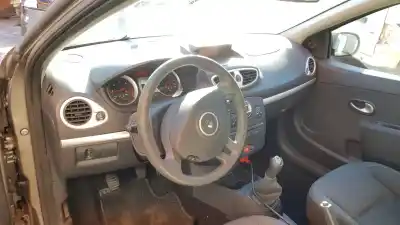 Veículo de Sucata renault clio iii 1.5 dci diesel cat do ano 2009 alimentado k9k766