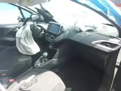 Vehicul casat peugeot 208 allure al anului 2017 alimentat hn01