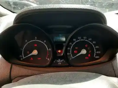 Sloopvoertuig ford ecosport trend van het jaar 2015 aangedreven ugje