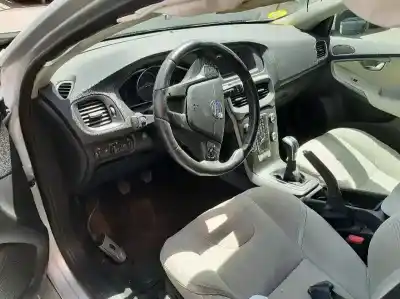 Veículo de Sucata volvo v40 kinetic do ano 2015 alimentado d4162t