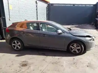 Veículo de Sucata VOLVO V40 Momentum do ano 2013 alimentado D4162T