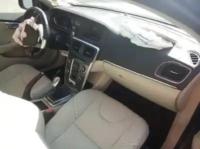 Veículo de Sucata volvo v40 momentum do ano 2013 alimentado d4162t