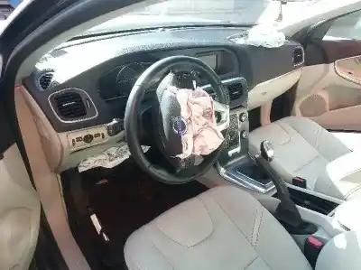 Veículo de Sucata volvo v40 momentum do ano 2013 alimentado d4162t