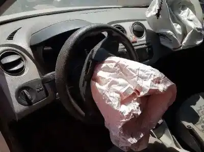 Veículo de Sucata seat ibiza (6j5) reference do ano 2010 alimentado cgpa