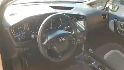 Scrapping Vehicle kia cee´d (jd) 1.6 crdi 128 of the year 2015 powered d4fb