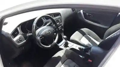 Scrapping Vehicle kia cee´d (jd) 1.6 crdi 128 of the year 2013 powered d4fb