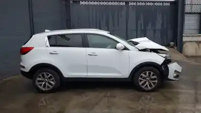 Veicolo di demolizione KIA SPORTAGE 1.6 GDI CAT dell'anno 2015 alimentato G4FD