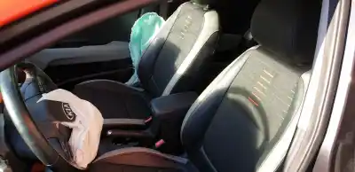 Veículo de Sucata kia stonic (ybcuv) 1.6 crdi cat 116 cv / 85 kw do ano 2019 alimentado d4fe