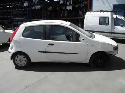 Véhicule à la ferraille FIAT PUNTO BERLINA (188) 1.2 8V Dynamic de l'année 2001 alimenté 188A4.000