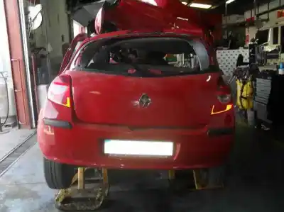 Veículo de Sucata RENAULT CLIO III Authentique do ano 2007 alimentado K9K762