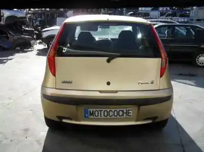 Véhicule à la ferraille FIAT PUNTO BERLINA (188) 1.2 8V Dynamic de l'année 2001 alimenté 188A4000