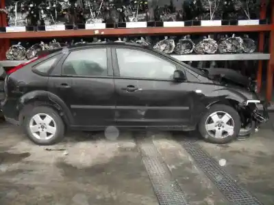 Veículo de Sucata FORD FOCUS BERLINA (CAP) 1.6 16V CAT do ano 2005 alimentado HWDA