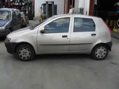 Véhicule à la ferraille fiat punto berlina (188) 1.2 8v dynamic de l'année 2000 alimenté 188a4000