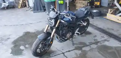 Véhicule à la ferraille honda                                              cb hornet                                                                                                                                                                                                                                                  cb 600 f hornet (pc34)                                                                                                                                                                                                                                     de l'année 2023 alimenté rh01e