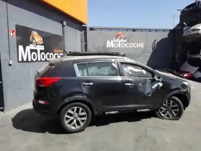 Veicolo di demolizione KIA SPORTAGE Drive 4x2 dell'anno 2015 alimentato 