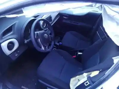 Véhicule à la ferraille toyota yaris active hybrid de l'année 2013 alimenté 1nzfxe