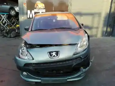 Véhicule à la ferraille peugeot 1007 sport de l'année 2005 alimenté kfv