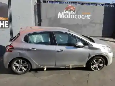 Veículo de Sucata PEUGEOT 208 Allure do ano 2013 alimentado 9HP
