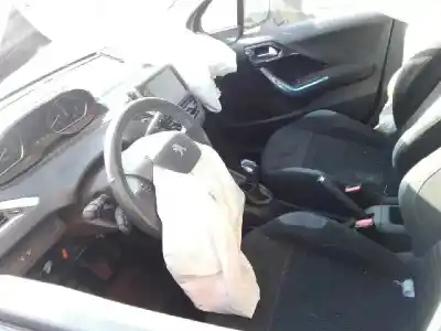 Sloopvoertuig peugeot 208 allure van het jaar 2013 aangedreven 9hp