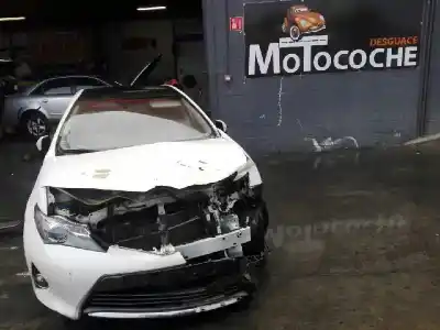 Sloopvoertuig toyota auris 1.8 16v (híbrido) van het jaar 2013 aangedreven 