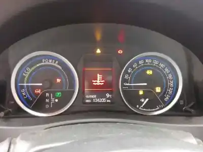 Sloopvoertuig toyota auris 1.8 16v (híbrido) van het jaar 2013 aangedreven 