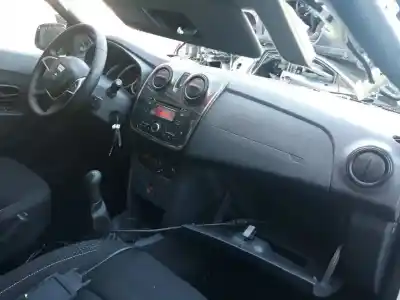 Veículo de Sucata dacia sandero ambiance do ano 2017 alimentado b4db4