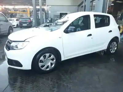 Veículo de Sucata dacia sandero ambiance do ano 2017 alimentado b4db4