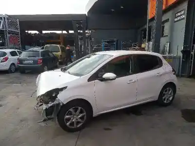 Veículo de Sucata peugeot 208 style do ano 2015 alimentado hm01
