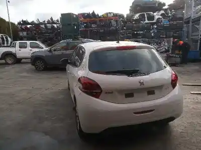 Veículo de Sucata peugeot 208 style do ano 2015 alimentado hm01