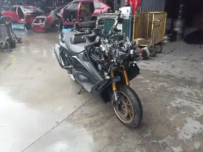 Veículo de Sucata yamaha tmax tmax do ano 2022 alimentado j420e