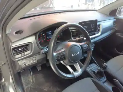 Veículo de Sucata kia stonic (ybcuv) concept do ano 2023 alimentado g4lf