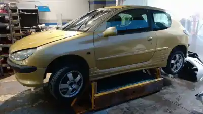Veículo de Sucata PEUGEOT 206 FASTBACK (2A/C)  do ano 2003 alimentado KFW (TU3A),KFW (TU3JP),KFX (TU3JP)