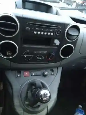 Veículo de Sucata citroen berlingo station wagon live edition do ano 2016 alimentado bh02