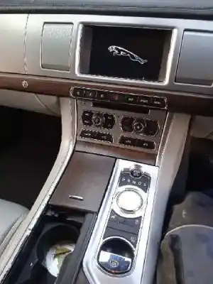 Veículo de Sucata jaguar xf i (x250) 2.2 d do ano 2013 alimentado 224dt