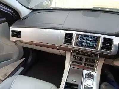 Veículo de Sucata jaguar xf i (x250) 2.2 d do ano 2013 alimentado 224dt