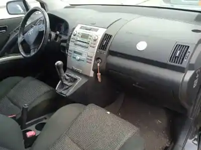 Veículo de Sucata toyota corolla verso (r1) 2.2 d-4d sport do ano 2006 alimentado 2adfhv