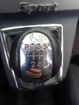 Veículo de Sucata toyota corolla verso (r1) 2.2 d-4d sport do ano 2006 alimentado 2adfhv