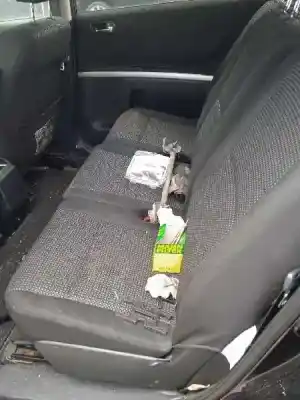 Veículo de Sucata toyota corolla verso (r1) 2.2 d-4d sport do ano 2006 alimentado 2adfhv