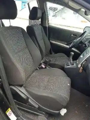 Veículo de Sucata toyota corolla verso (r1) 2.2 d-4d sport do ano 2006 alimentado 2adfhv