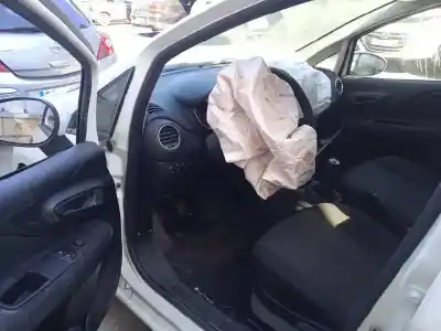 Veículo de Sucata fiat punto (199) easy do ano 2015 alimentado 199a9000