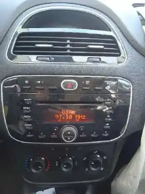 Veículo de Sucata fiat punto (199) easy do ano 2015 alimentado 199a9000