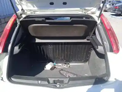 Veículo de Sucata fiat punto (199) easy do ano 2015 alimentado 199a9000