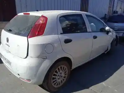 Veículo de Sucata fiat punto (199) easy do ano 2015 alimentado 199a9000