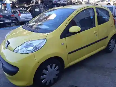 Véhicule à la ferraille peugeot 107 urban de l'année 2006 alimenté 1kr