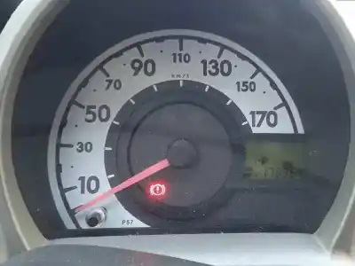Véhicule à la ferraille peugeot 107 urban de l'année 2006 alimenté 1kr
